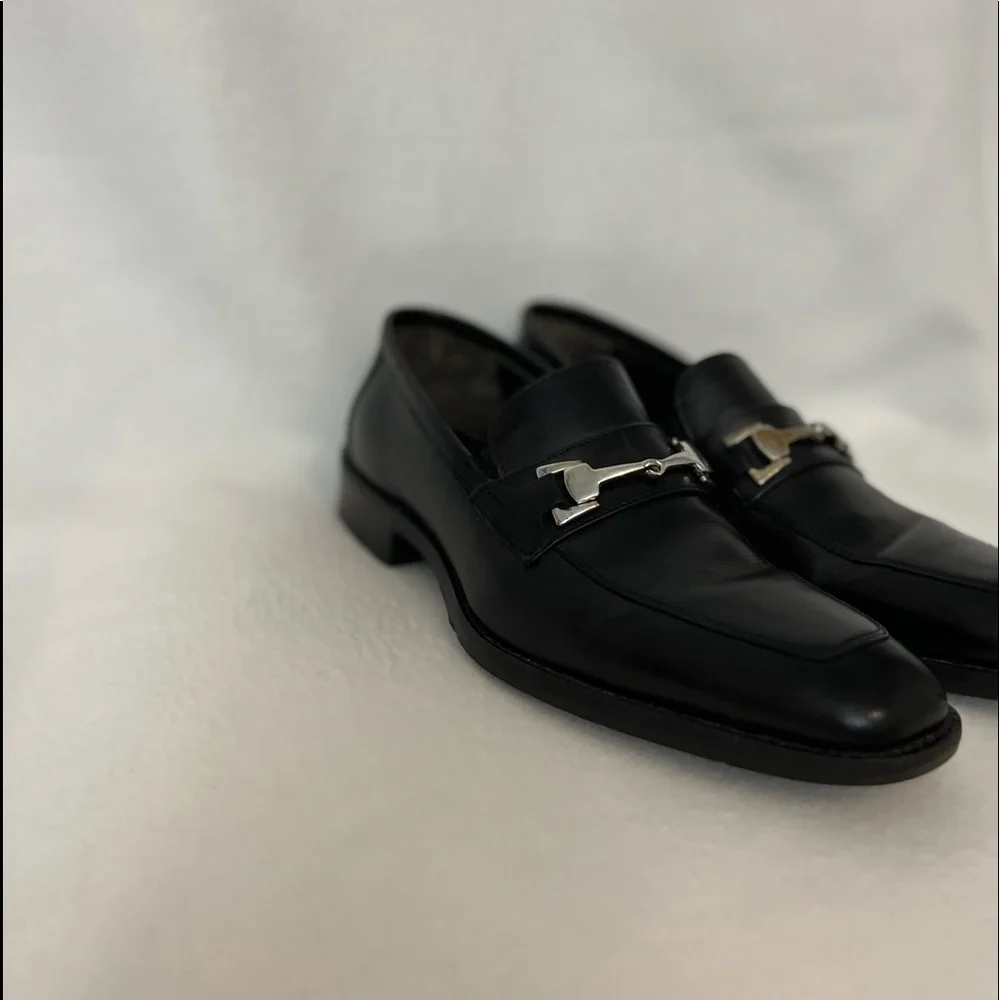 Johnston & Murphy size 9 1/2 Black Leather Slip On Mens Loafers